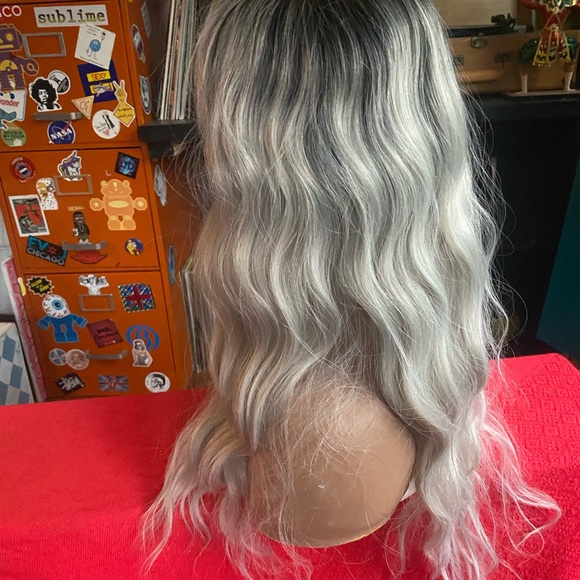White platinum rooted wig - Picture 4 of 13